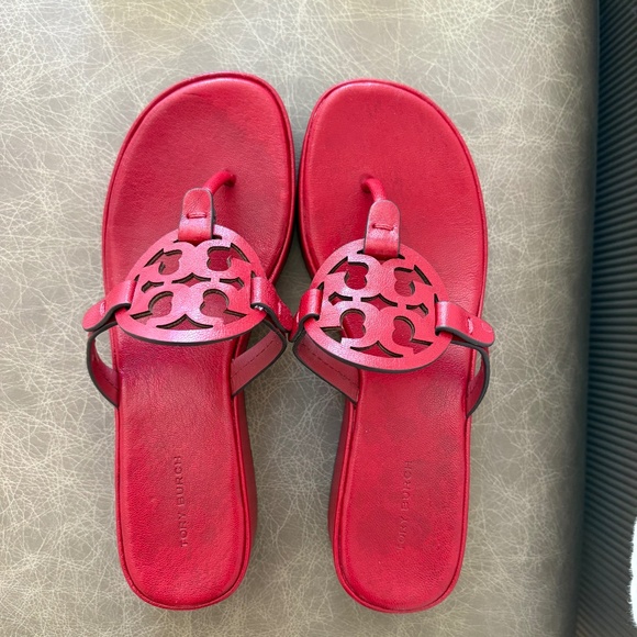 Tory Burch Red Sandal, Size 8 - Picture 1 of 3